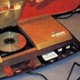 Imagen para el artículo titulado Taito WoWoW, la fallida consola vía satélite de los 90 que se adelantó dos décadas a su tiempo